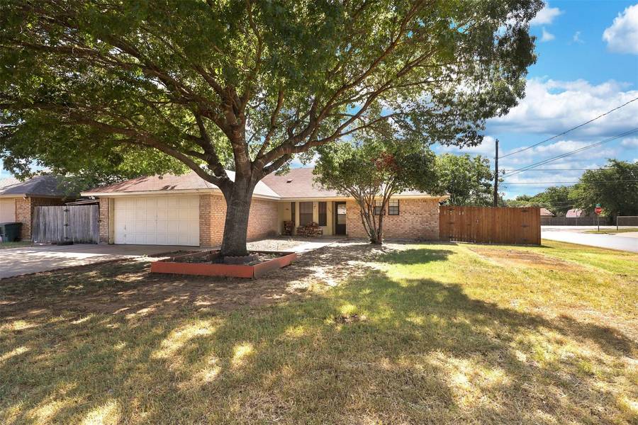 200 Strickland Court, Crowley, TX 76036