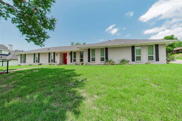 302 W Boydstun Avenue, Rockwall, TX 75087