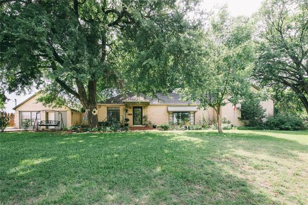 1470 Hillcrest Boulevard, Gainesville, TX 76240