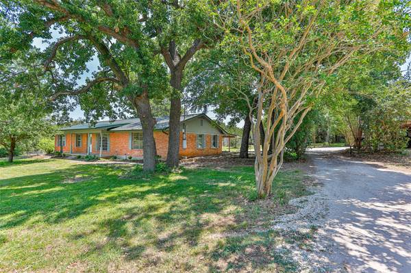 718 Anderson Road, Whitesboro, TX 76273