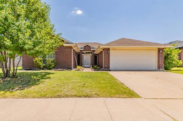 2304 Snowdon Drive, Arlington, TX 76018