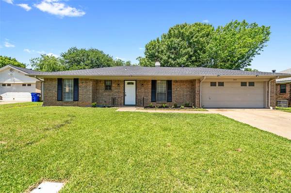 503 Newport Way, Euless, TX 76039