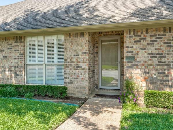 1225 Woodland Park Drive, Hurst, TX 76053