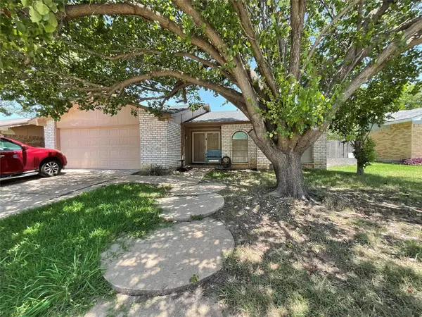 4109 Longstraw Drive, Fort Worth, TX 76137