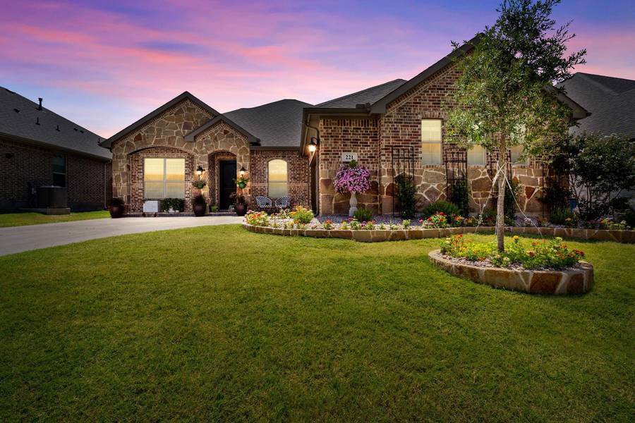 221 Honey Brook Lane, Aledo, TX 76008