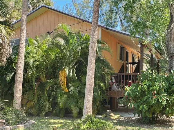 222 Mango ST, Fort Myers Beach, FL 33931