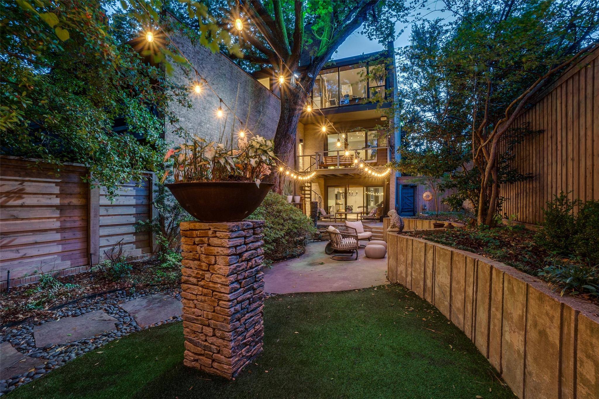 4030 Buena Vista Street,  Dallas,  TX 75204