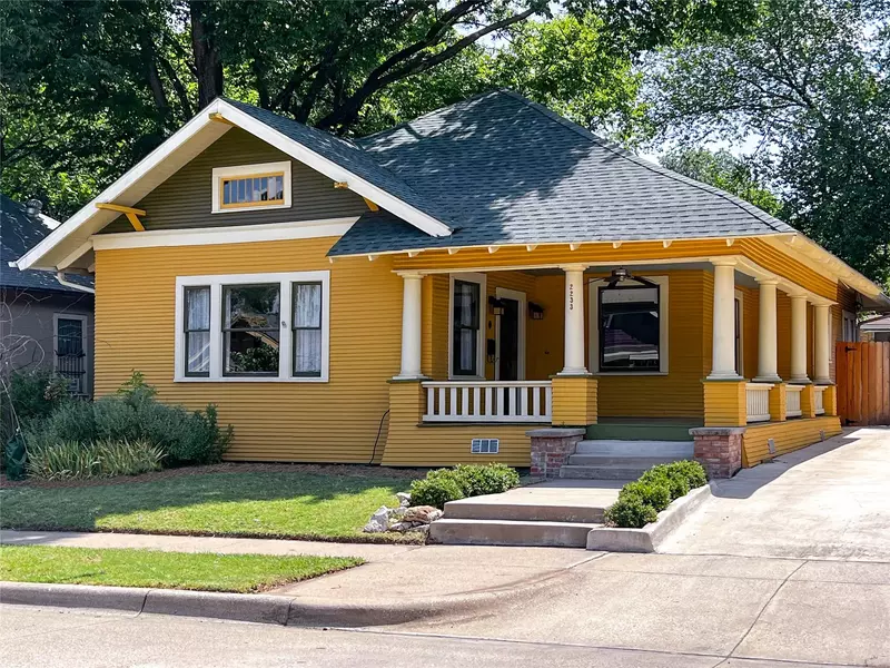 2233 College Avenue, Fort Worth, TX 76110