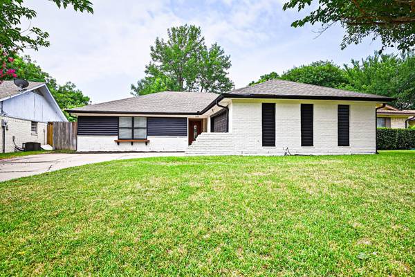 329 Kirby Creek Drive, Grand Prairie, TX 75052