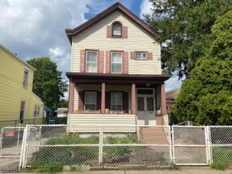 100 LINDEN ST, Passaic City, NJ 07055