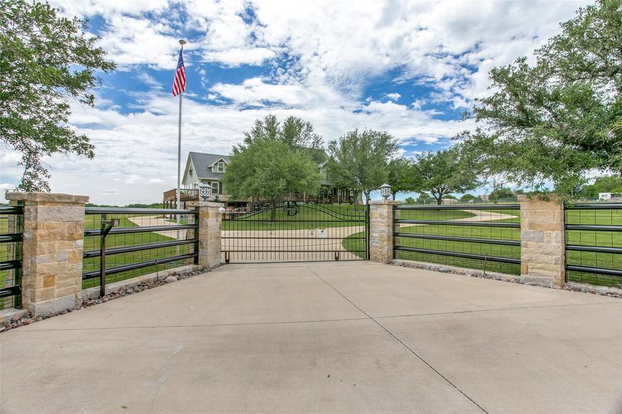 2600 Branch Creek Road, Venus, TX 76084