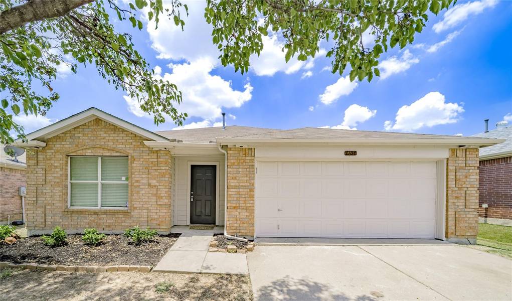 1704 White Feather Lane, Fort Worth, TX 76131