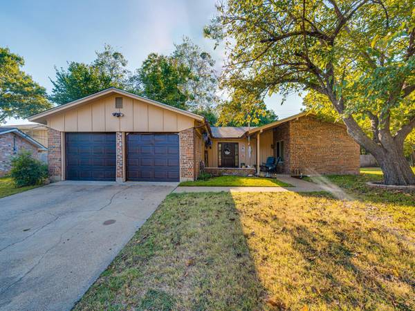 411 Lynda Court, Arlington, TX 76010