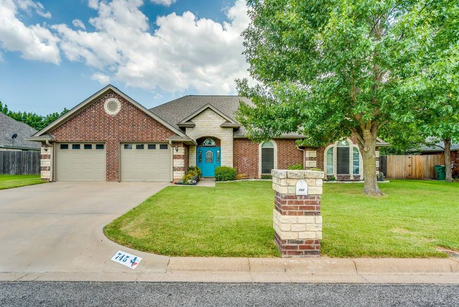 745 Maplewood Drive, Stephenville, TX 76401