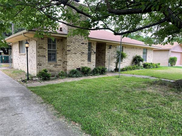 719 Marigold Drive, Cedar Hill, TX 75104