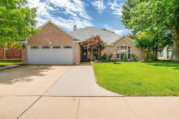 5754 Fall Creek Drive, Haltom City, TX 76137