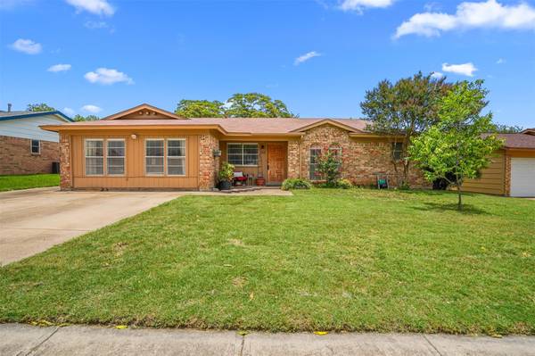 233 E Malone Avenue, Crowley, TX 76036