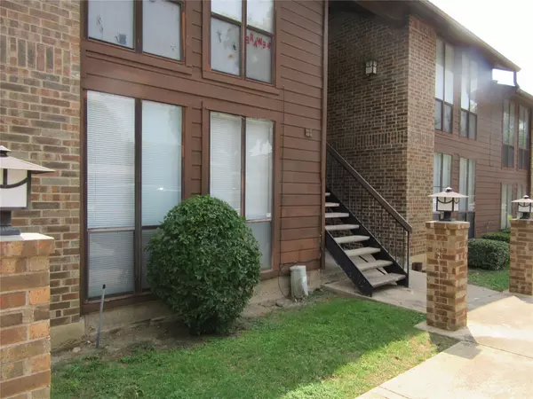 7522 Holly Hill Drive #8, Dallas, TX 75231