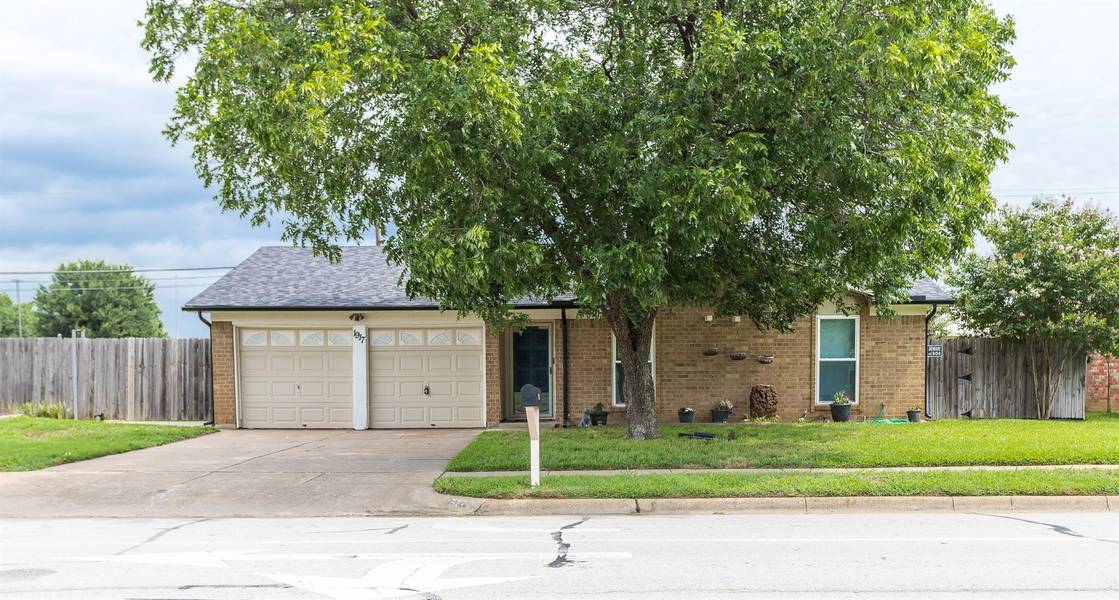 1917 Schumac Lane, Bedford, TX 76022