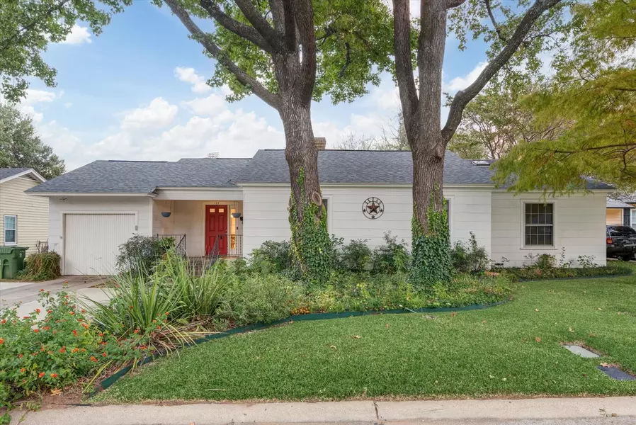 137 Parkwood Avenue, Arlington, TX 76013