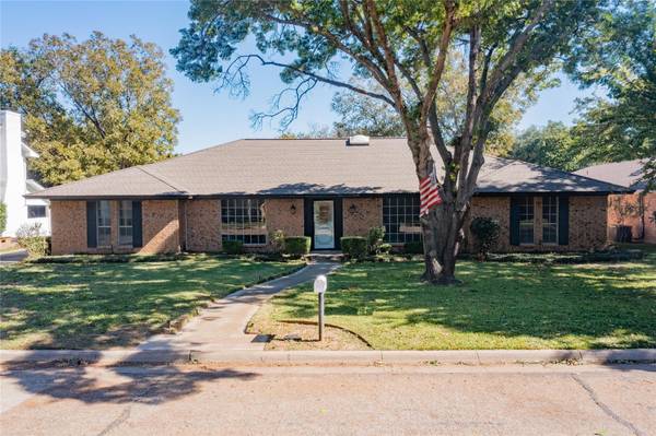 1813 Lakeside Drive, Arlington, TX 76013