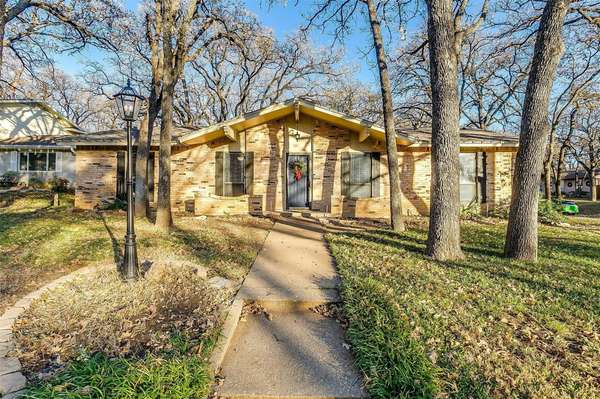 3501 Hampshire Drive, Arlington, TX 76013