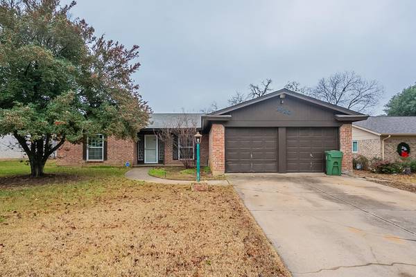 2920 David Lane, Arlington, TX 76013