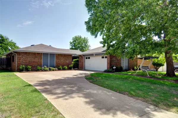 10124 Stoney Bridge Road, Fort Worth, TX 76108