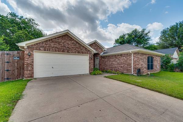 7201 Greenspoint Drive, Arlington, TX 76001