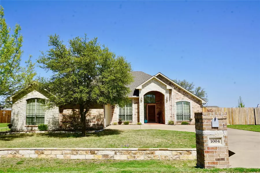 1004 Winding Road, Granbury, TX 76049