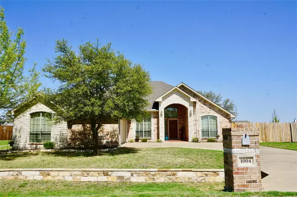 1004 Winding Road, Granbury, TX 76049