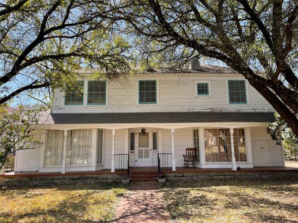 404 Forrest Avenue, Cleburne, TX 76033