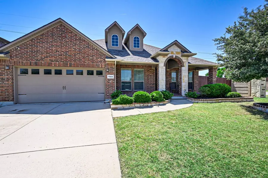 7800 Black Willow Lane, Arlington, TX 76002