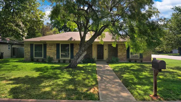 Benbrook, TX 76126,1017 Mistletoe Road