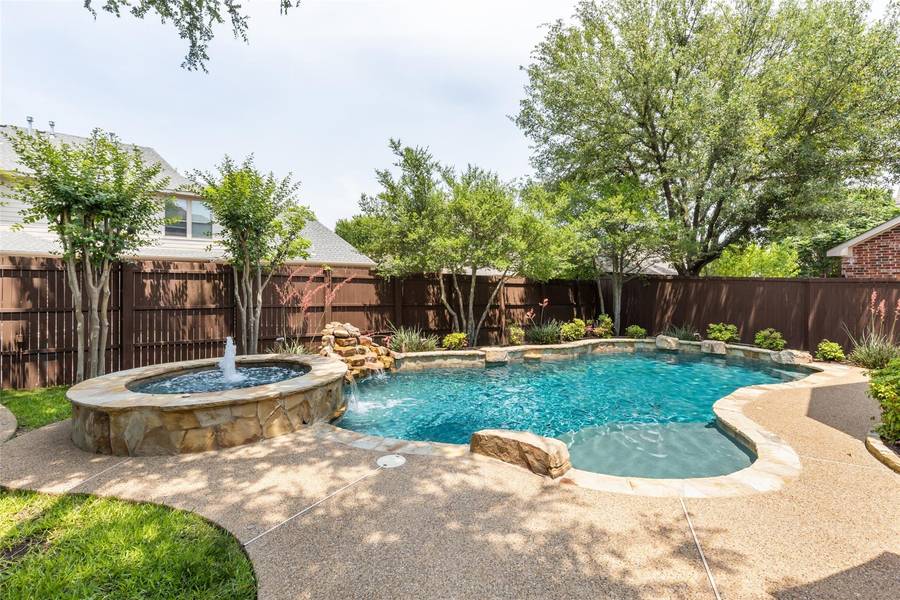 211 High Point Drive, Murphy, TX 75094