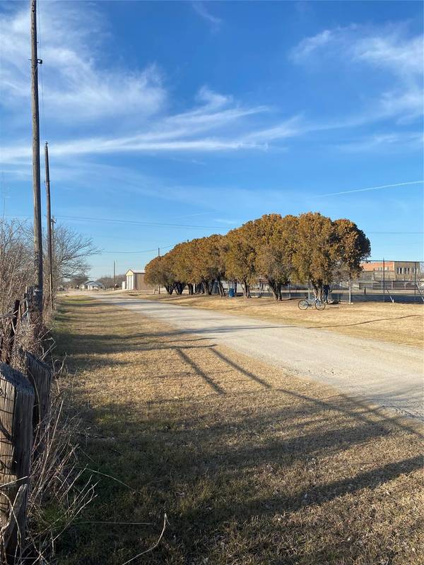 100 S Allen Street, Frost, TX 76641