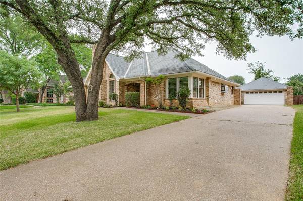 707 Trail Lake Drive, Euless, TX 76039