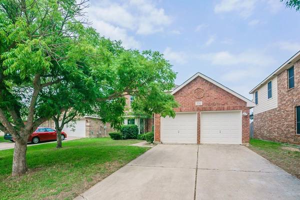 5892 Crestview Drive, Grand Prairie, TX 75052