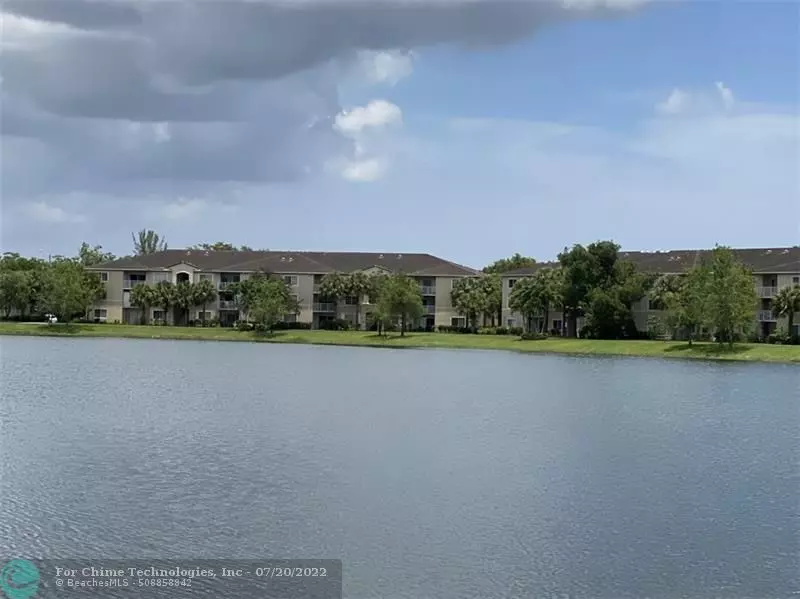 5025 Wiles Rd  #302, Coconut Creek, FL 33073