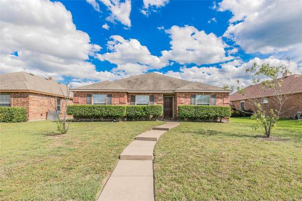 1244 Flower Ridge Drive, Lancaster, TX 75134