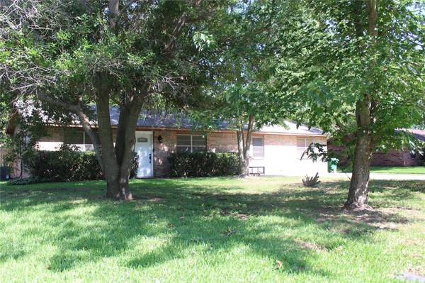 2607 S Lipsey Street, Decatur, TX 76234