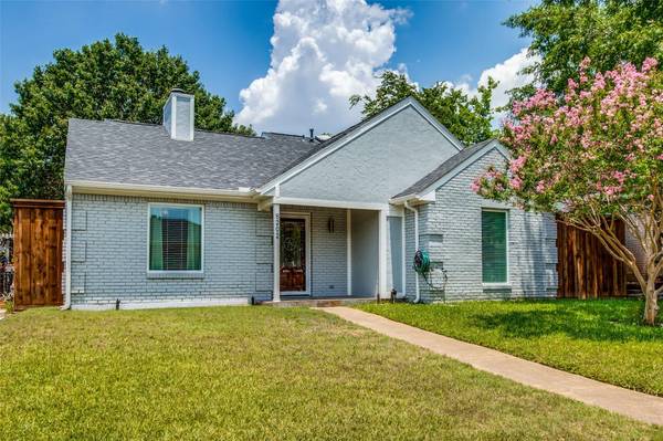 8202 Old Moss Road,  Dallas,  TX 75231