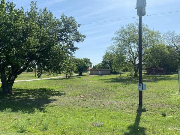 305 8th Street, Hico, TX 76457