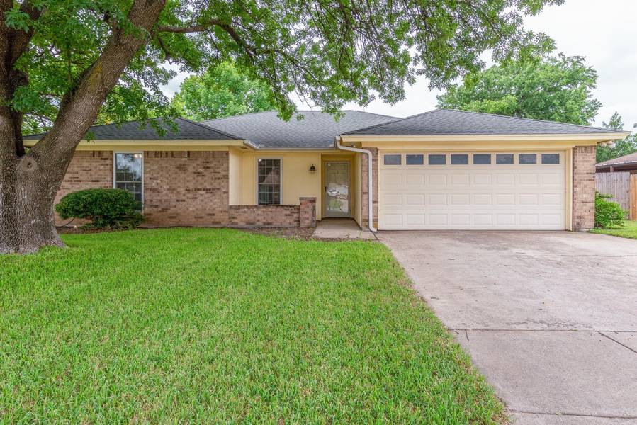 3936 Hemlock Street, Fort Worth, TX 76137