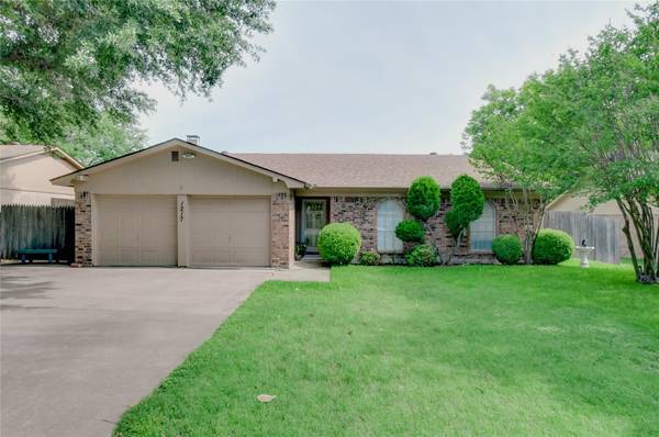 1217 Augusta Road, Benbrook, TX 76126