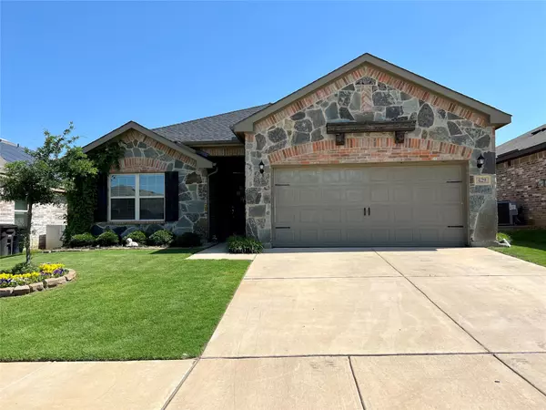 429 Nuffield Lane, Fort Worth, TX 76036