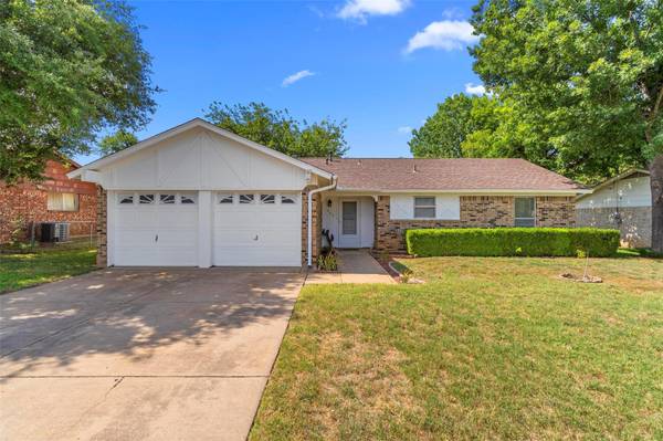 305 Hudson Avenue, Crowley, TX 76036