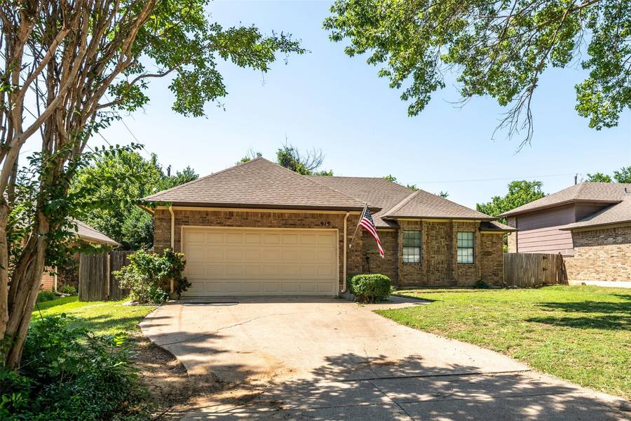 915 Shannon Creek Drive, Mansfield, TX 76063