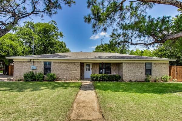 700 E Roewe Street, Pilot Point, TX 76258