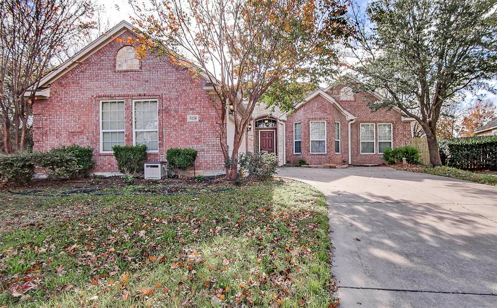 5228 Estrella Lane, Benbrook, TX 76126